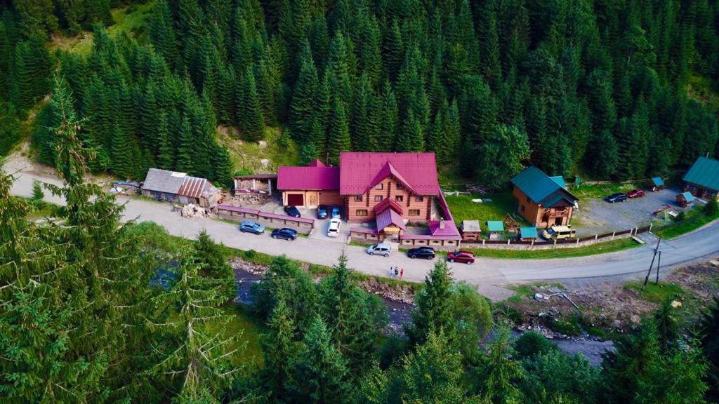 Hotel Berloga-Sinevir Synevyrsʼka Polyana Dış mekan fotoğraf
