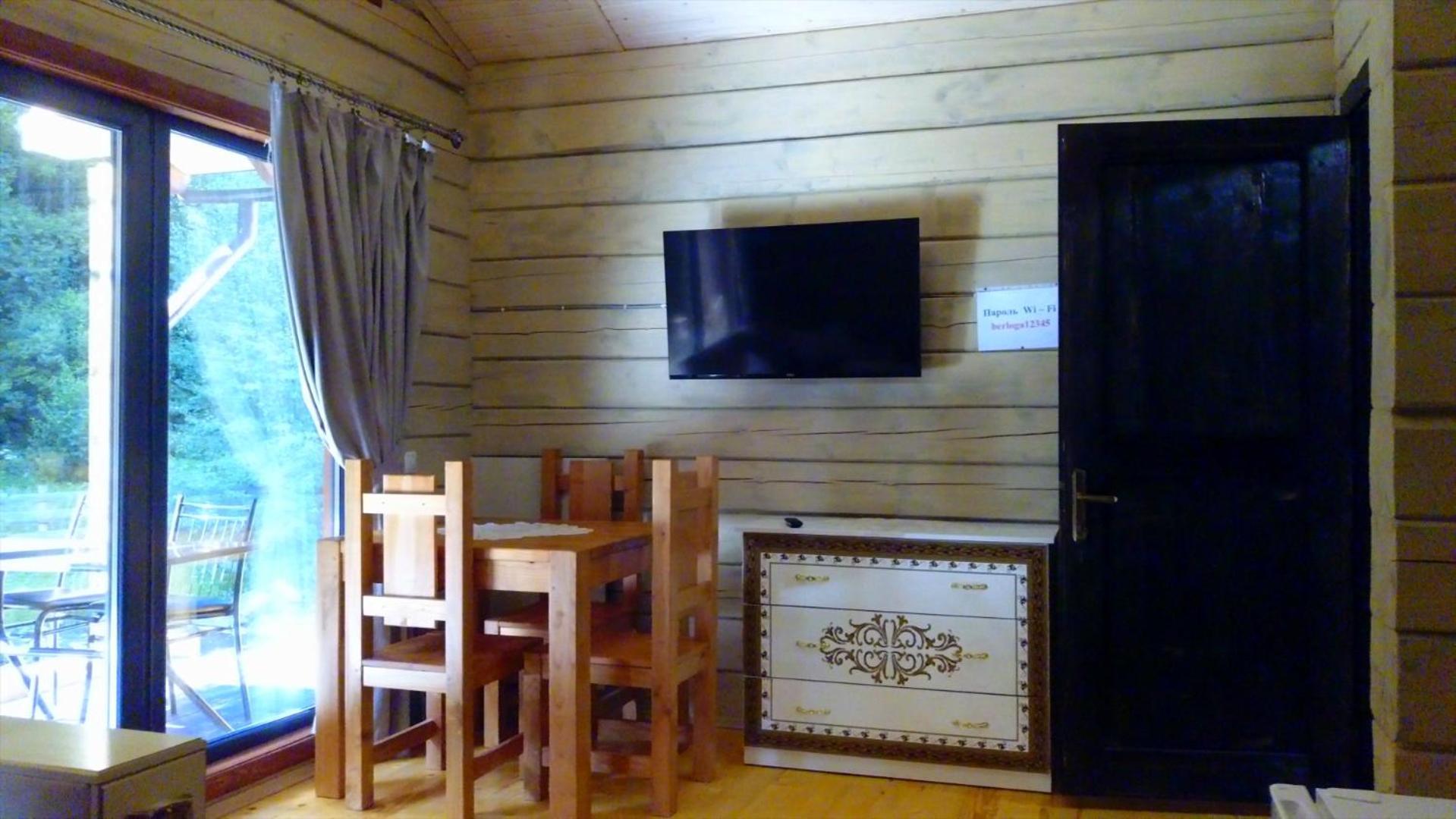 Hotel Berloga-Sinevir Synevyrsʼka Polyana Oda fotoğraf